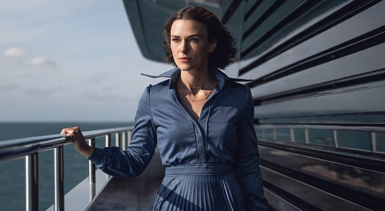 The movie stars Keira Knightley as Lo, a persistent hotshot journalist. (Parisa Taghizadeh / Netflix)