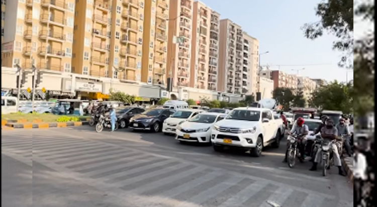 A video recently posted on social media by Sindh Police shows cars and motorbikes waiting patiently behind the zebra crossings at stop light (Sindh Police)