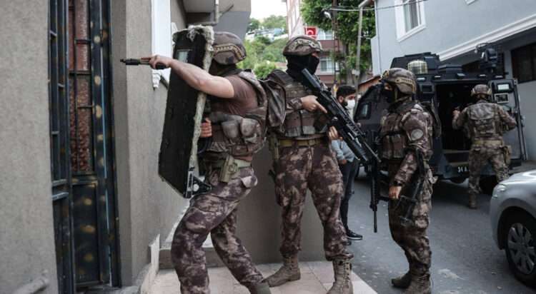 This file photo shows Turkish security forces carrying out a counterterrorism operation against Daesh, arresting 18 foreign nationals, Istanbul, Turkey, May 20, 2021. (AA Photo)