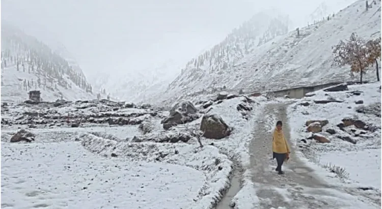This undated file photo shows a picturesque scene following snowfall in Battakundi in Kaghan valley. (Image: Dawn)
