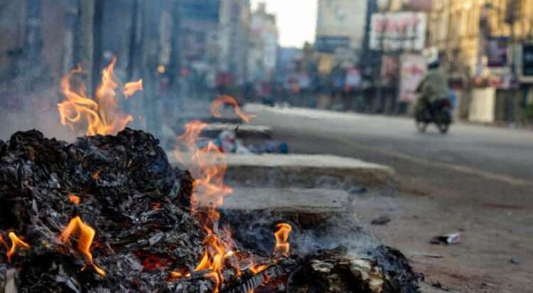 Sindh govt orders firs against those burning garbage on city roads
