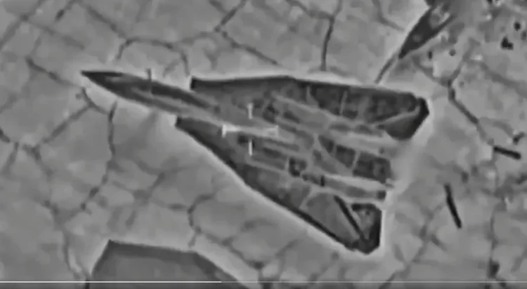 According to reports, Iran’s intelligence service used thermal paint to create ground silhouettes resembling F-14 fighter jets, apparently designed to mislead surveillance and targeting systems.