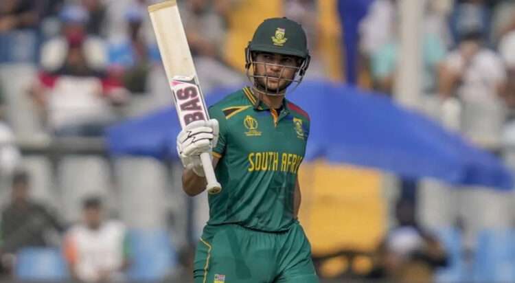 Reeza Hendricks raised a 48-ball fifty against England  •  Associated Press