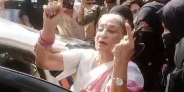 According to reports, police in Karachi’s South district took into custody eight women, including leaders of the Aurat March and the transgender community, as they arrived at the press club to hold a press conference.
