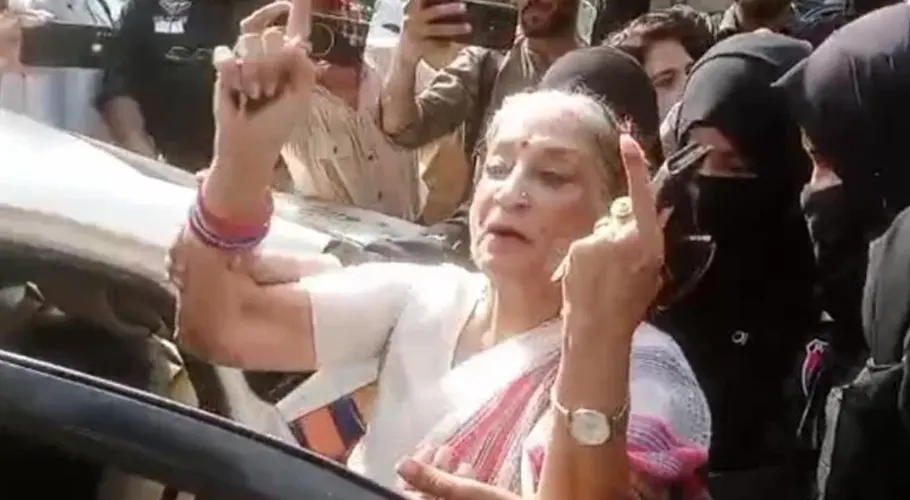 According to reports, police in Karachi’s South district took into custody eight women, including leaders of the Aurat March and the transgender community, as they arrived at the press club to hold a press conference.